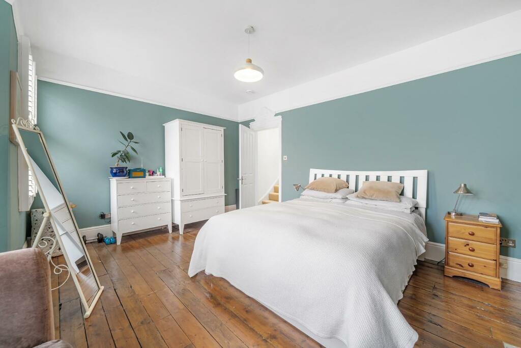 Bedroom 1 (2).jpg