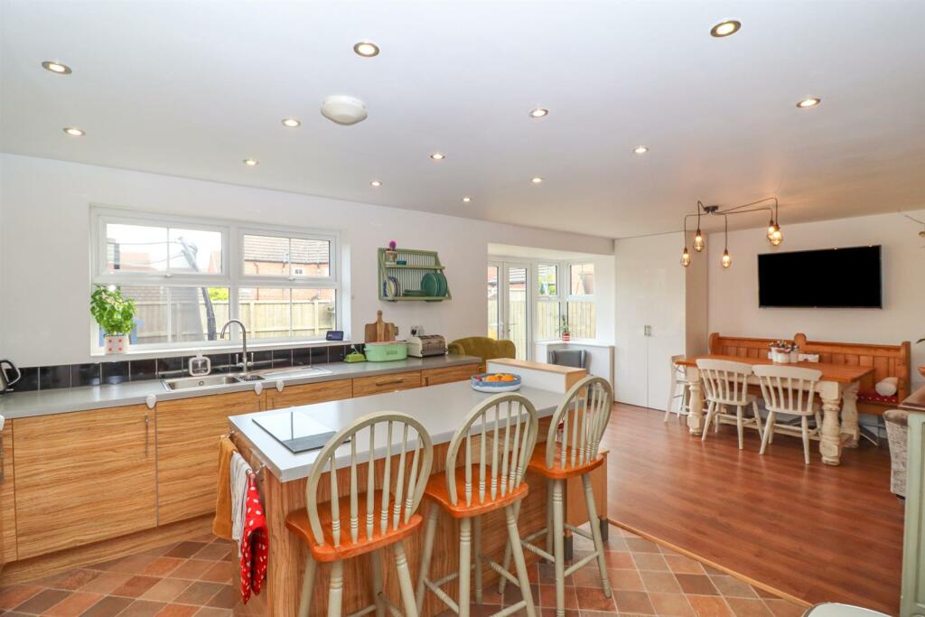 OPEN PLAN LIVING DINING KITCHEN