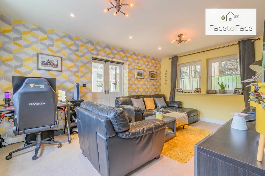 Living Room 2nd image