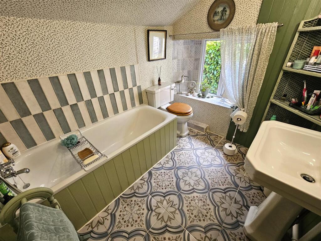 Bathroom.jpg