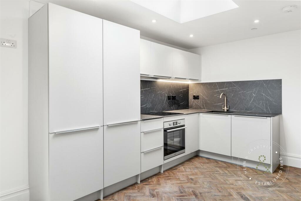 Cathedral Road, Apt 3, HernCrabtree (4).jpg