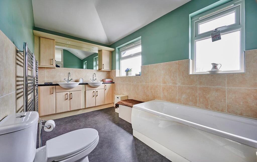 En-Suite Bathroom