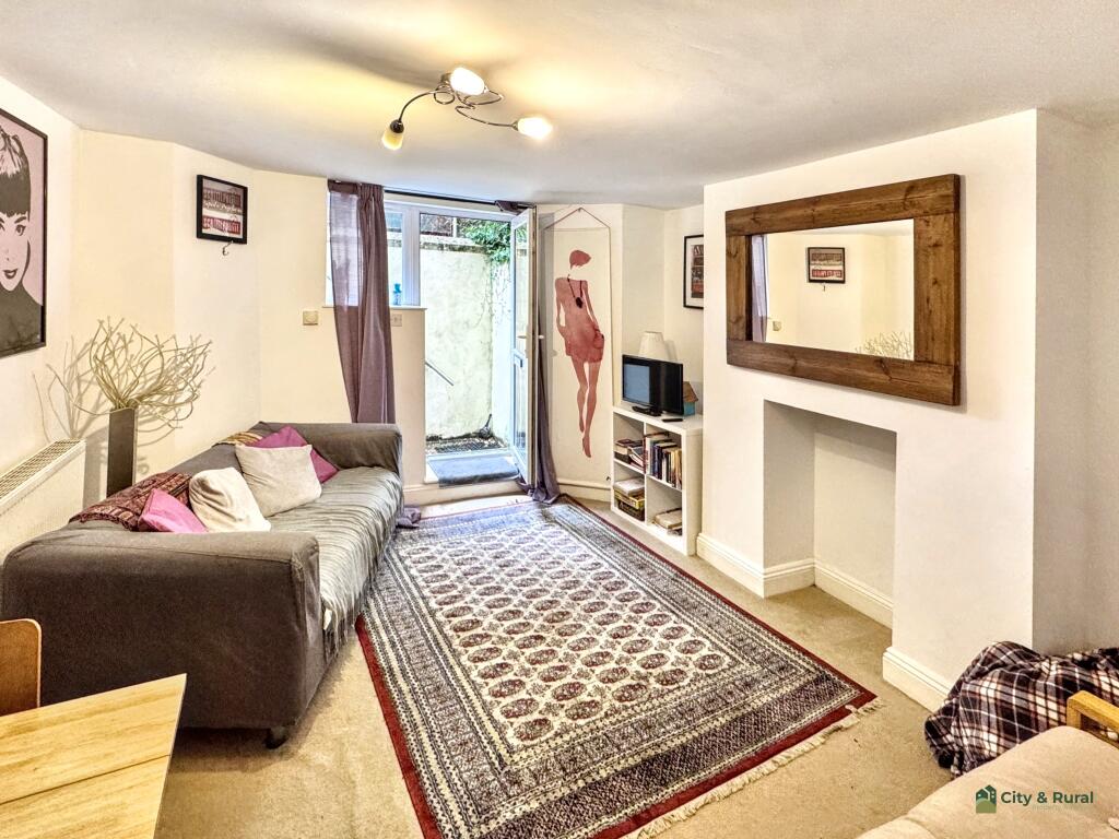 Flat Living Room T202509041744.jpg