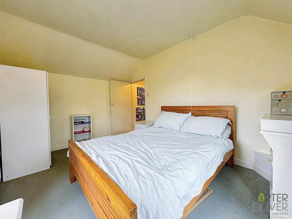 Bedroom 2 (1st Floor)