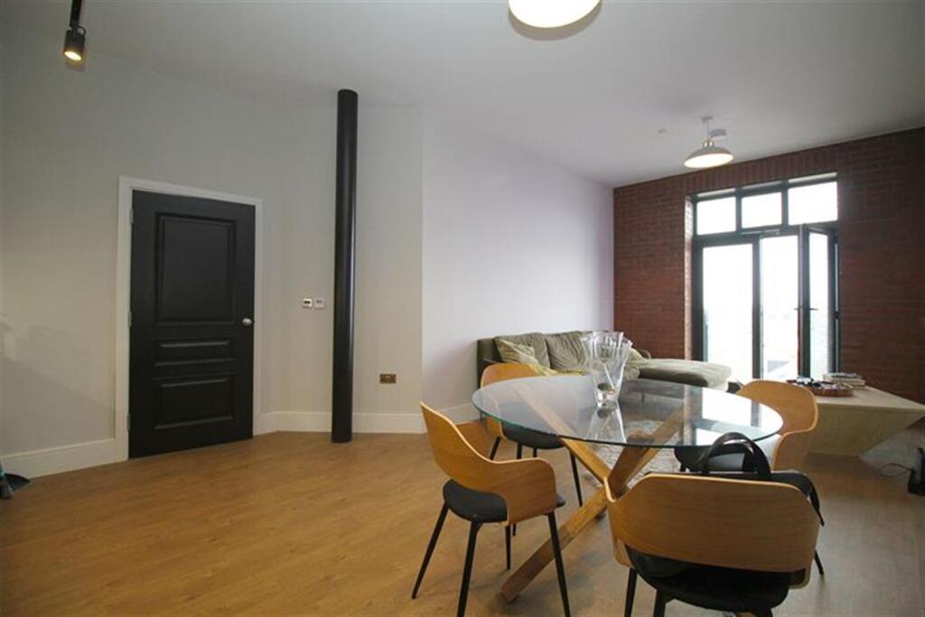 Lounge / Kitchen