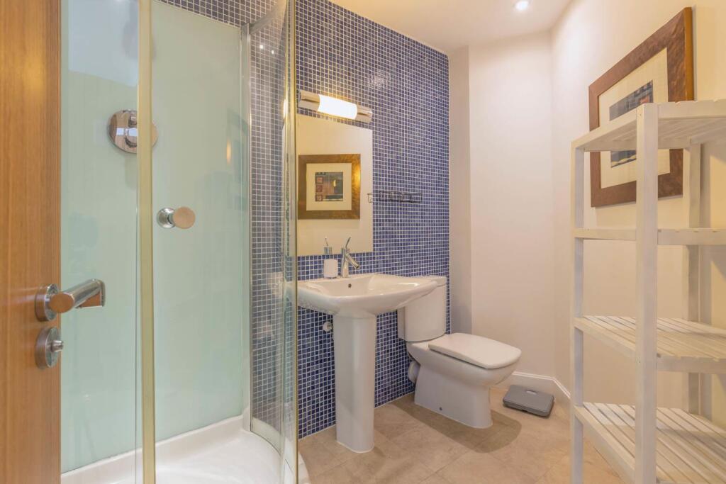 Enuite bathroom