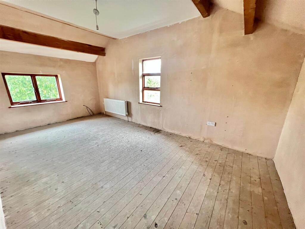 Bramleys Estate Agents - Quarmby Road - Building a