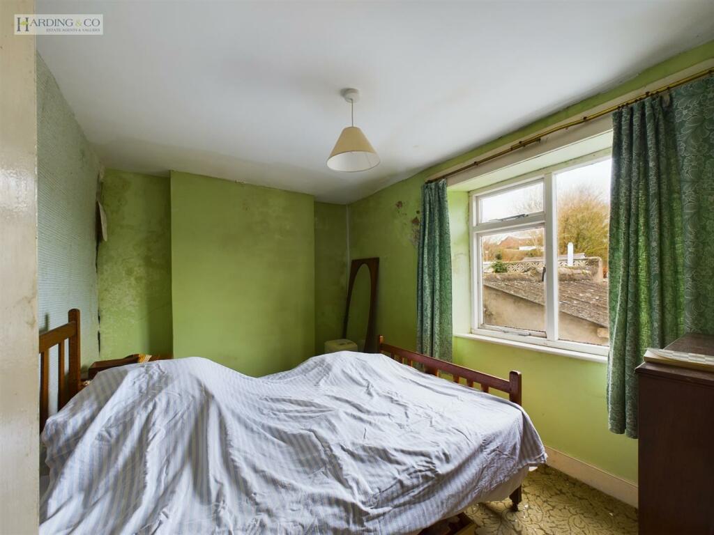 Bedroom 2 .1 (16).jpg