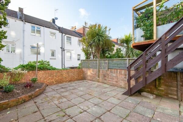 19 Southampton Street Outside Area