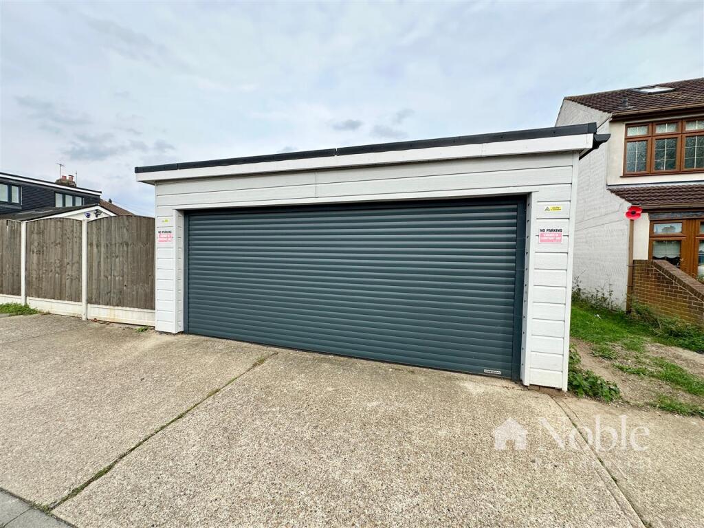 Driveway/Garage