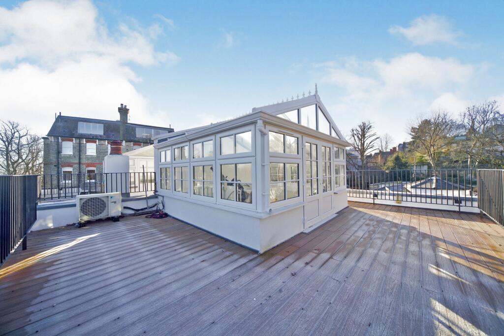 12 Squires Mount, Hampstead, London, NW3 1ED