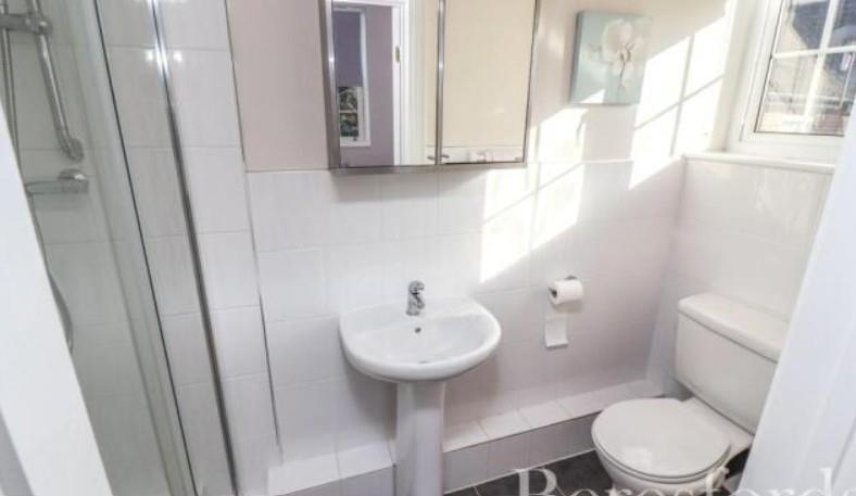 ensuite.jpg