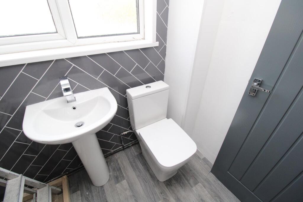 35B - Bath 1a.jpg