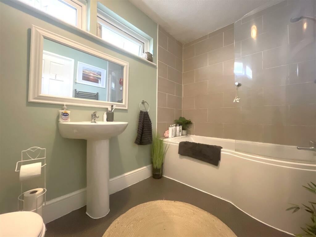 Bathroom.jpg
