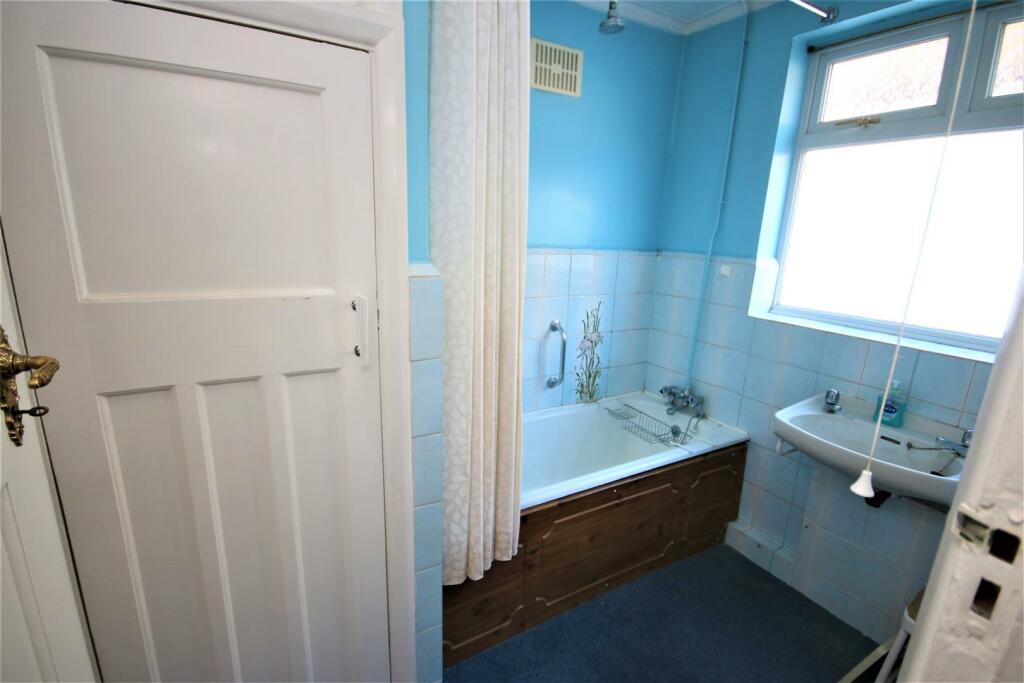 BATHROOM/SEP. WC