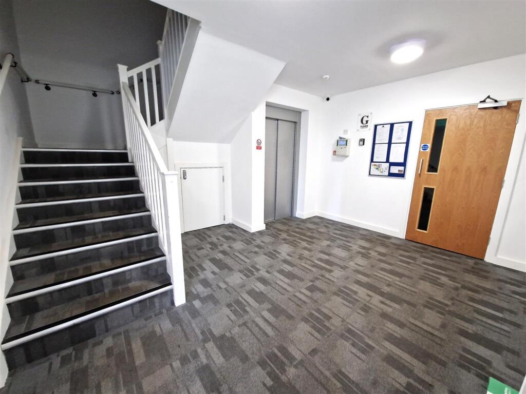 Crescent House - main entrance.jpg