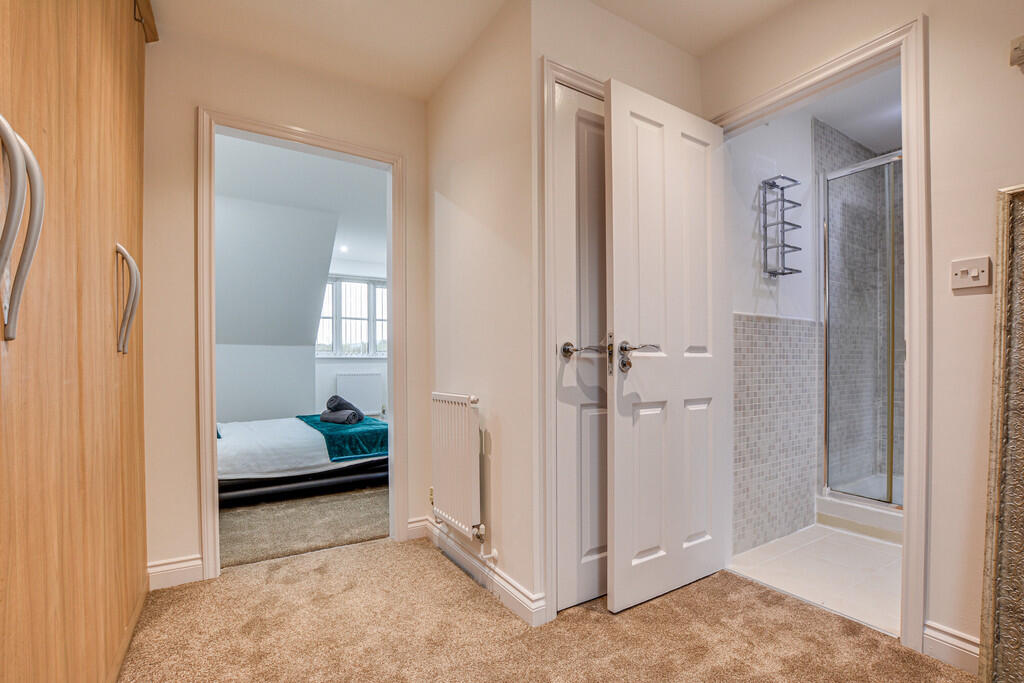 WALK-IN WARDROBE