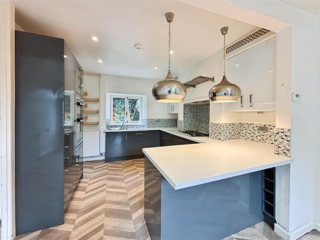 Kitchen Living  (1).JPG