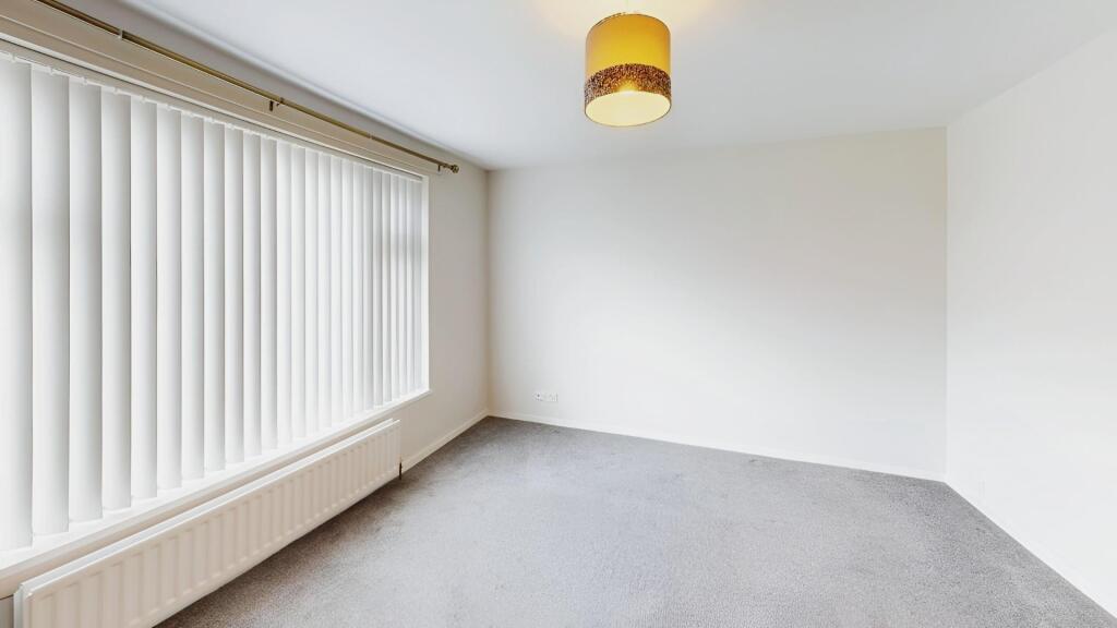 38033444-12-Malcolm-Court-Bedroom.jpg