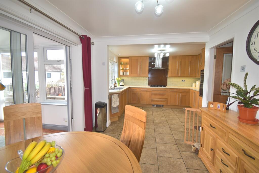 Fitted Dining/Kitche