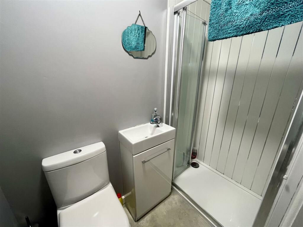 Ensuite 1.jpg