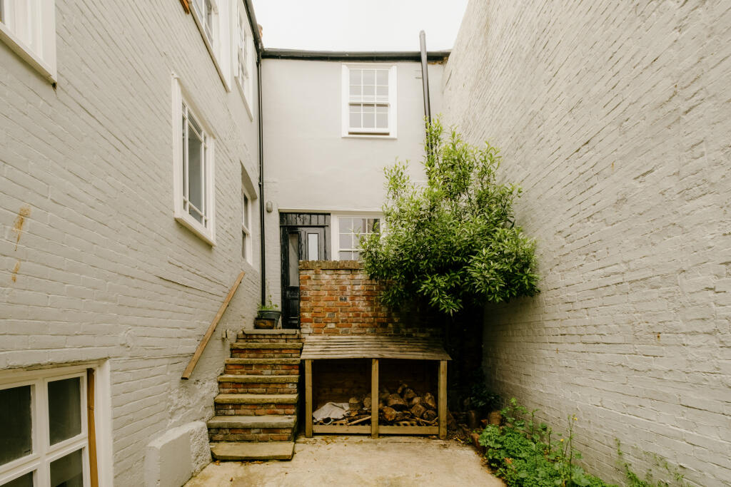 Croft-Hastings-WestHillCottage-Exterior-2