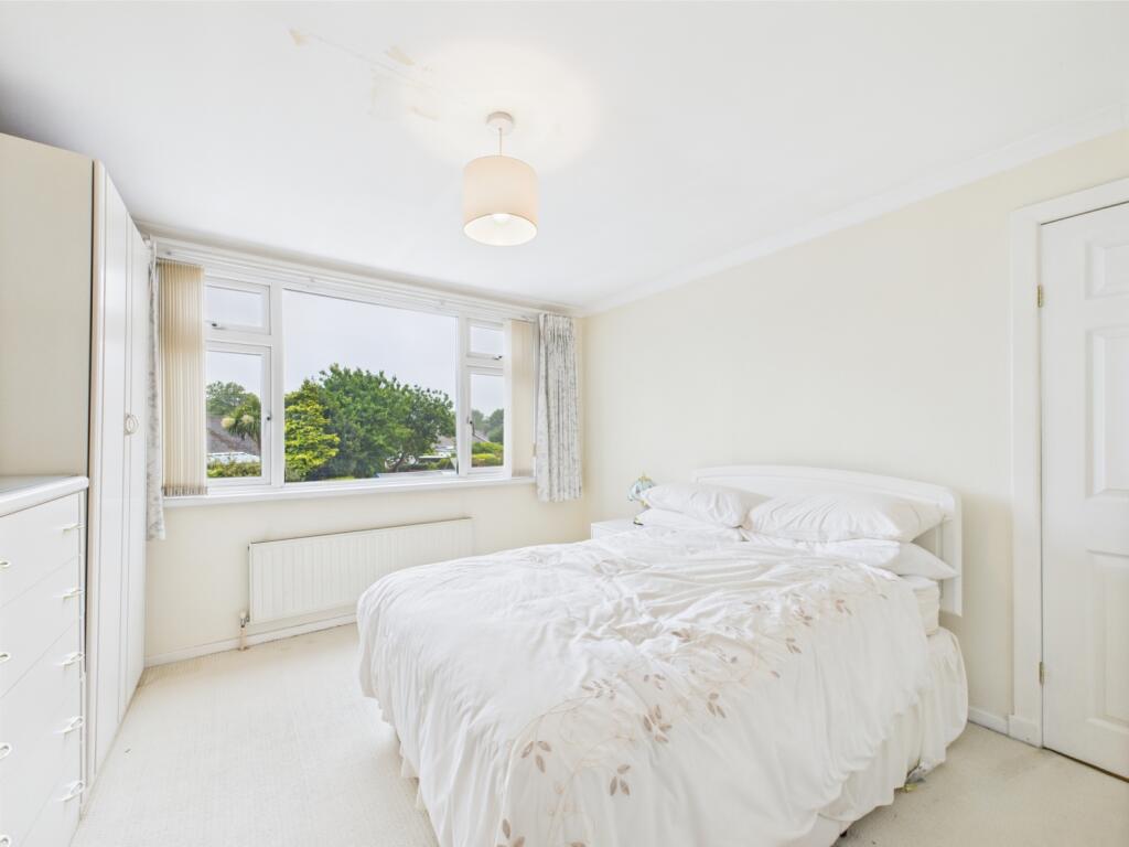 CAM02386G0-PR0131-STILL026