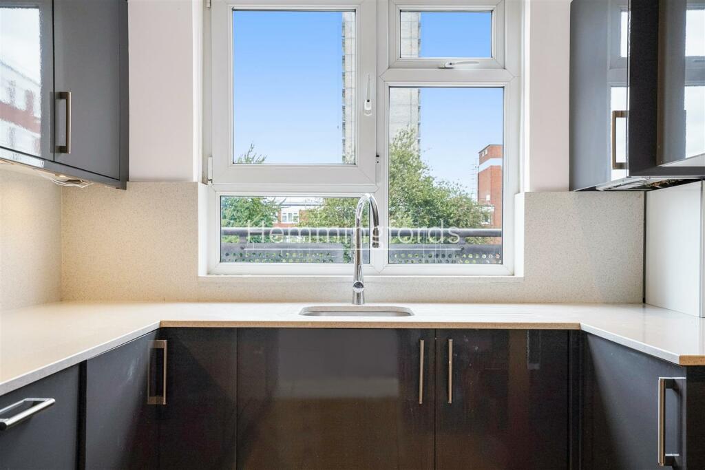 285_Fellows_Court_-13.jpg