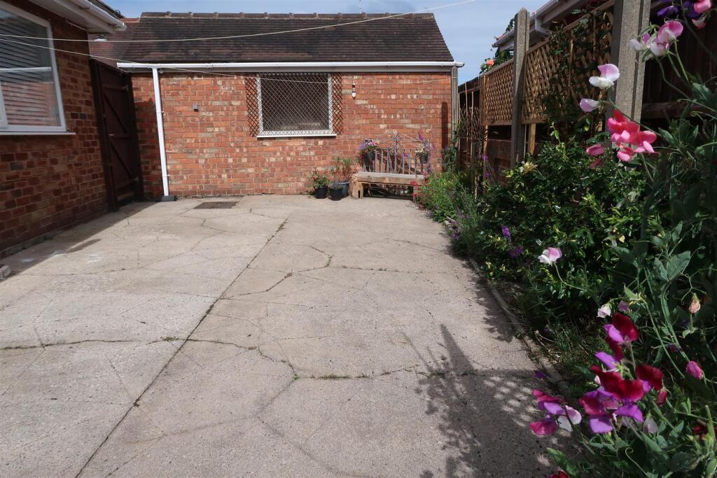 Boston Road, 29, V outside 3.JPG