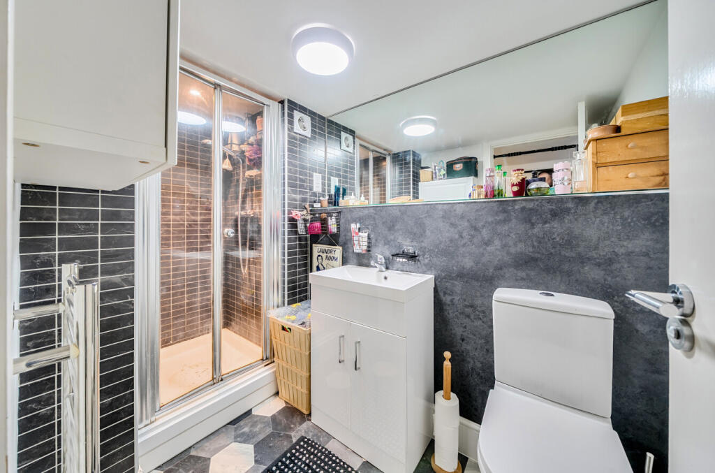 1394183-10-695bdc...