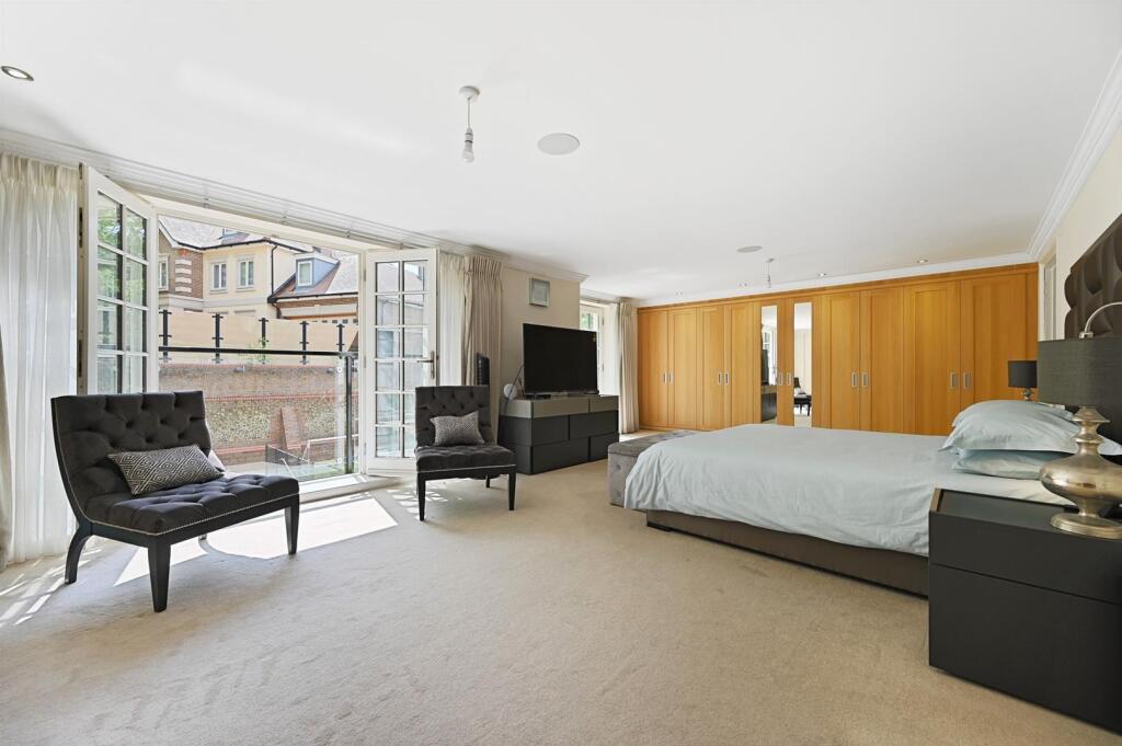 Master Bedroom.jpg