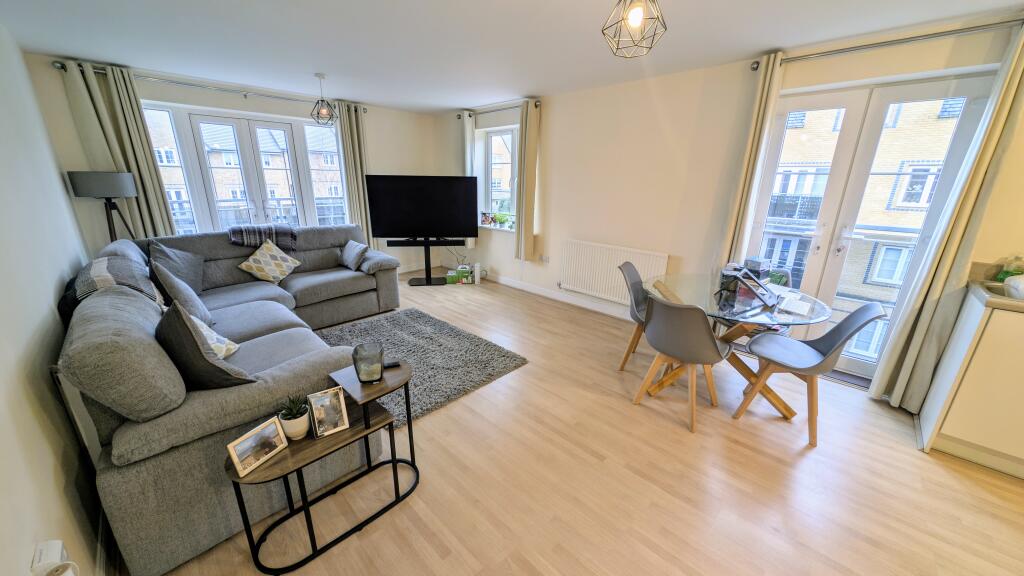 Lounge &amp; Dining Area