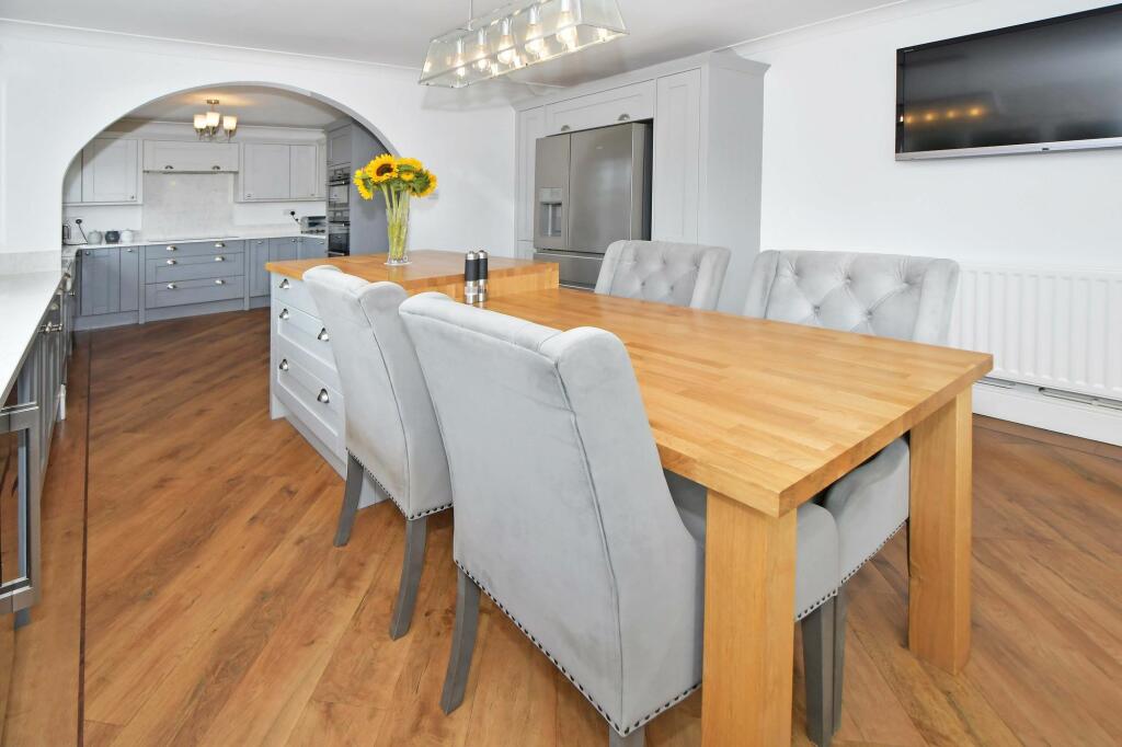 Dining kitchen