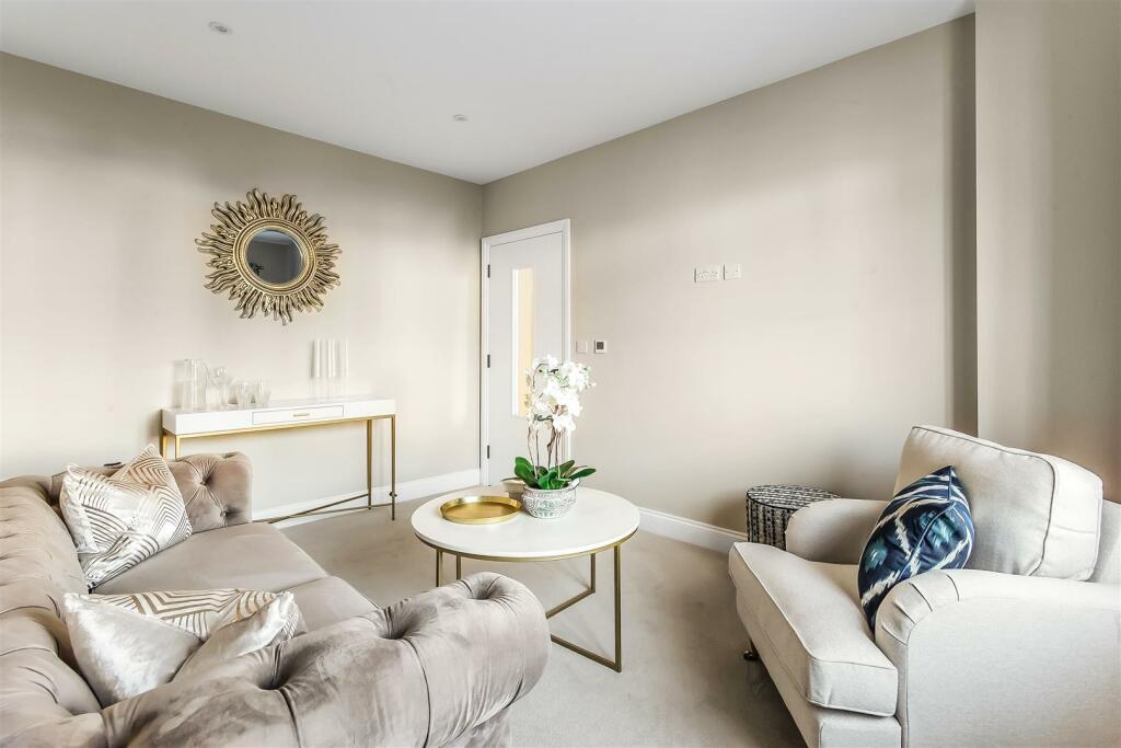 106-Barnett-Wood-Lane-16.jpg