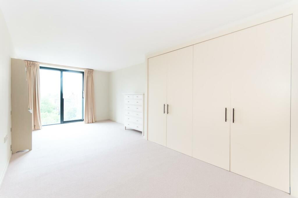bedroomunfurn.jpg