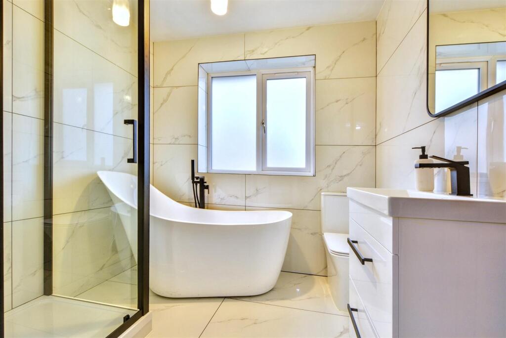 Bathroom_1.jpeg