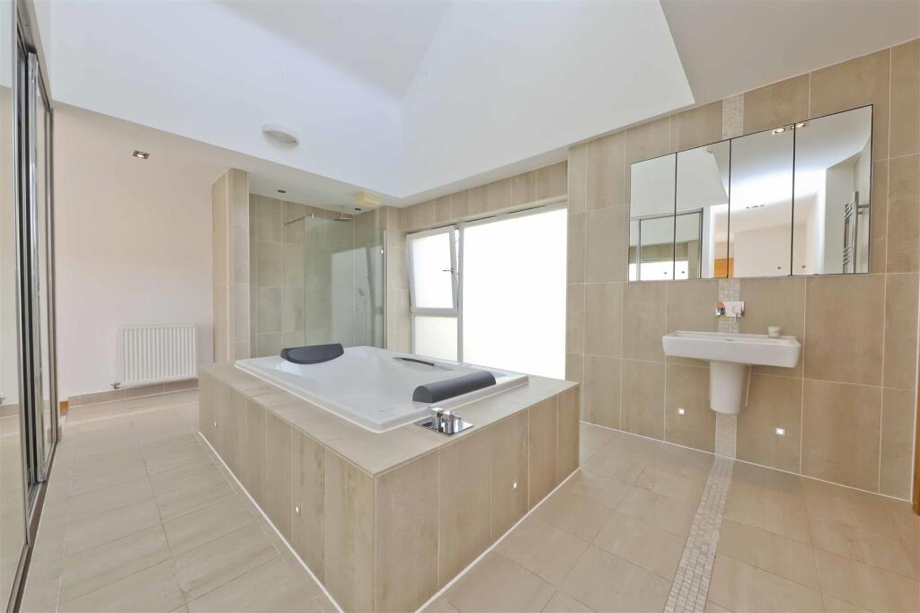 En-suite bathroom