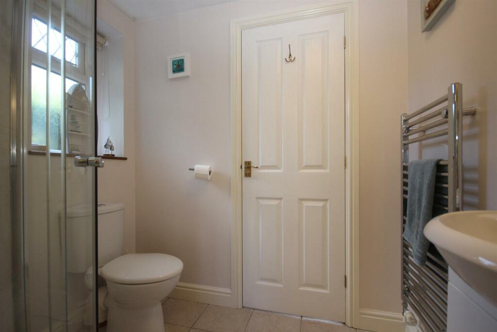 SHOWER ROOM/WC