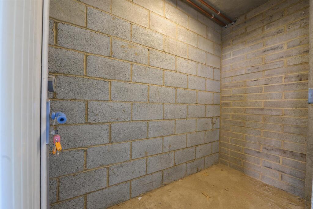 Flat 2 Dane Court15.jpg