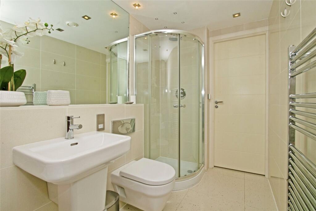 Bath/Shower Room