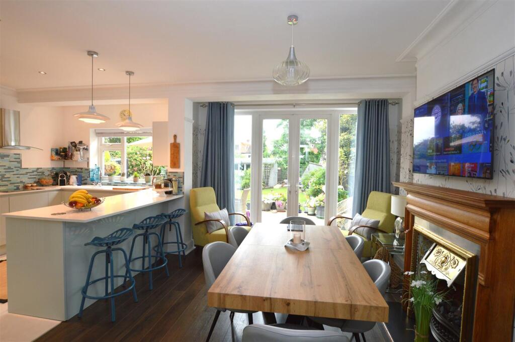 32 Montrose Ave dining area.JPG
