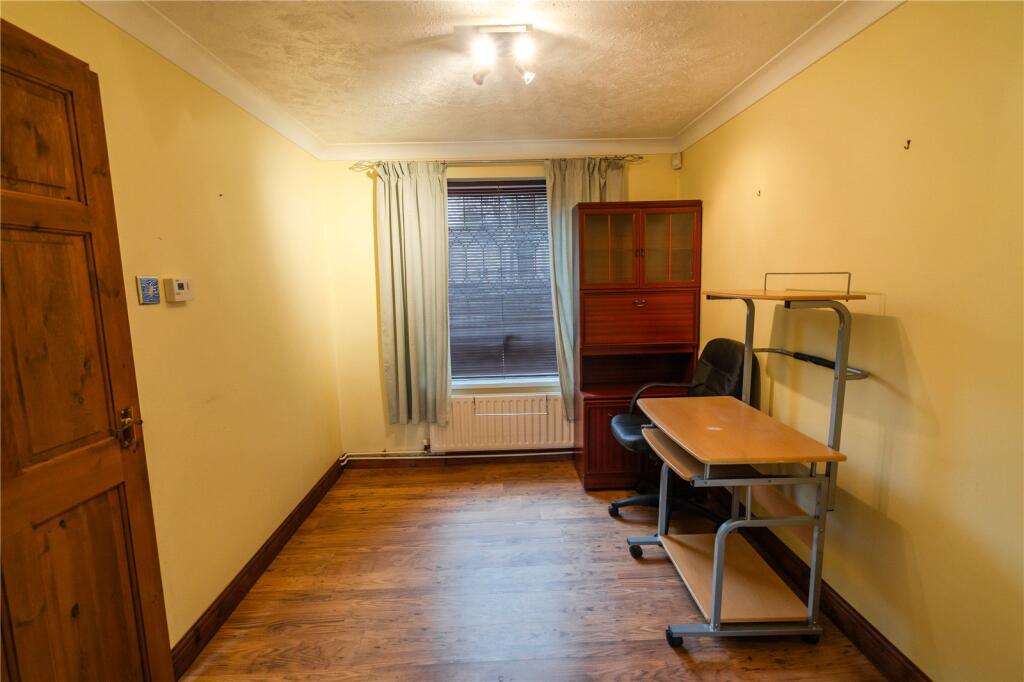 Dining Area (2)