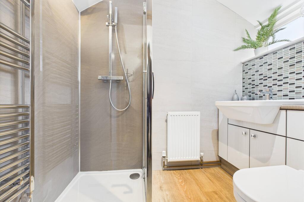 CAM04201G0-PR0099-STILL019