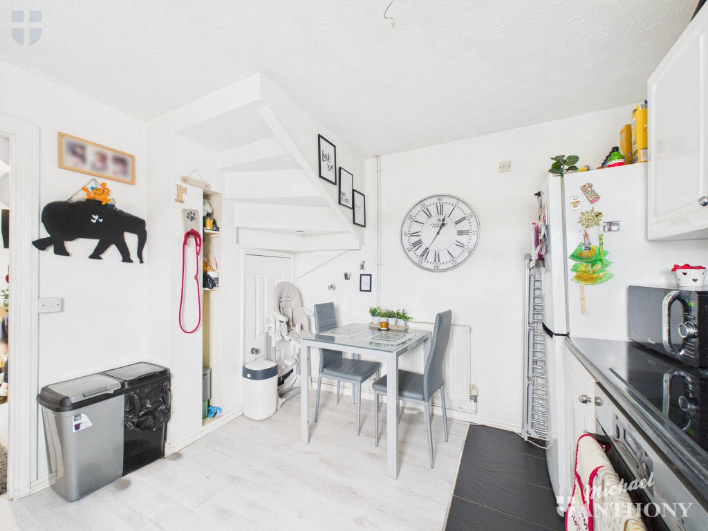 CAM03218G0-PR0747-STILL011