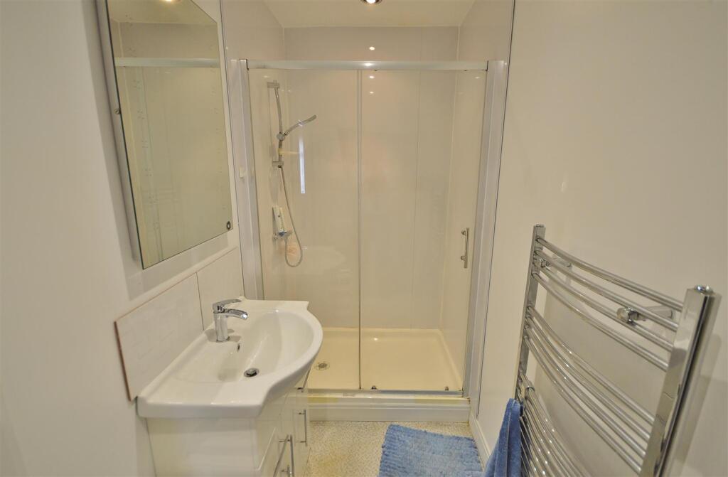 GROUND FLOOR SHOWER ROOM
