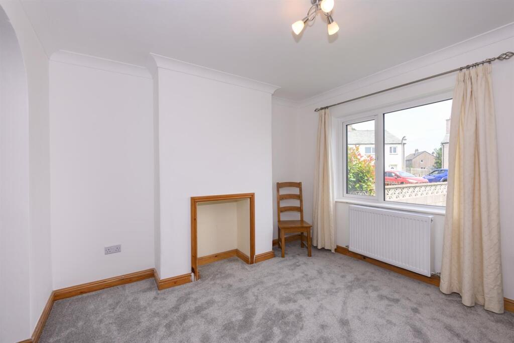 LOUNGE (front)
