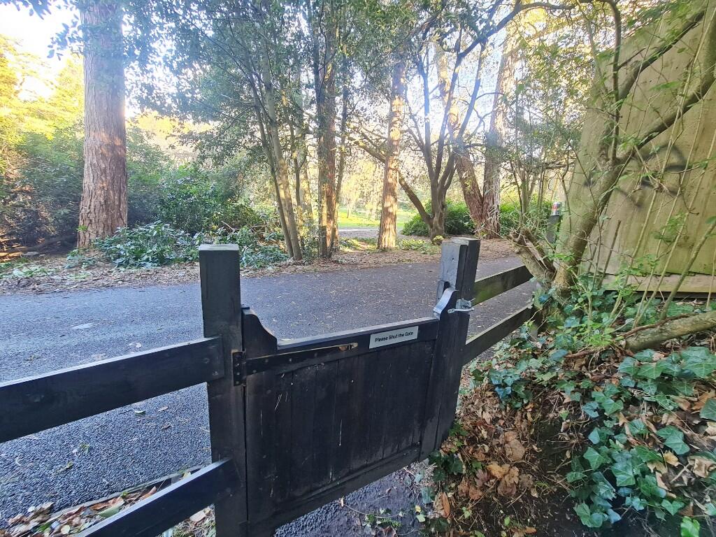 Access to B'mth Gdns