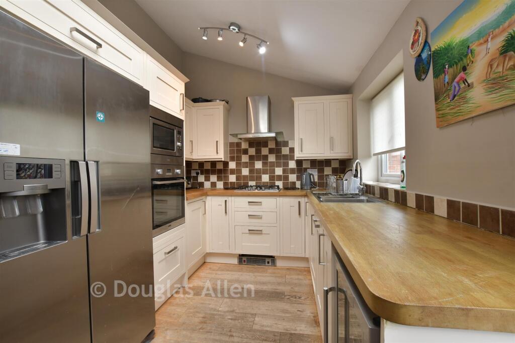 Kitchen/Breakfast Area