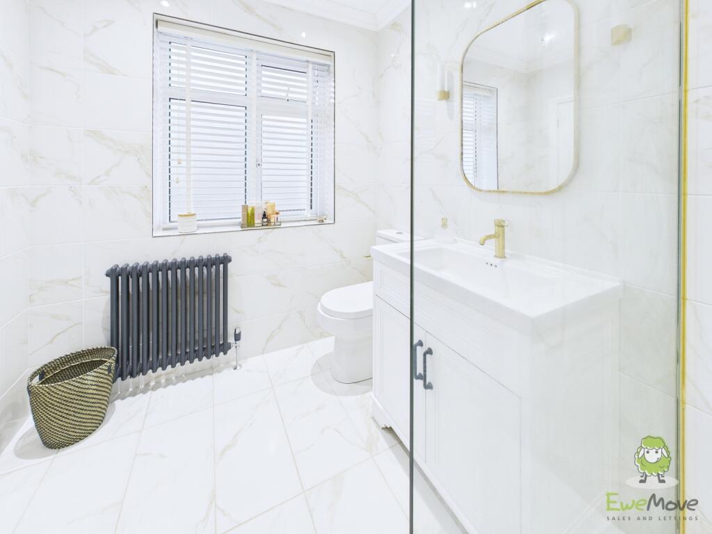 CAM01543G0-PR0166-STILL015