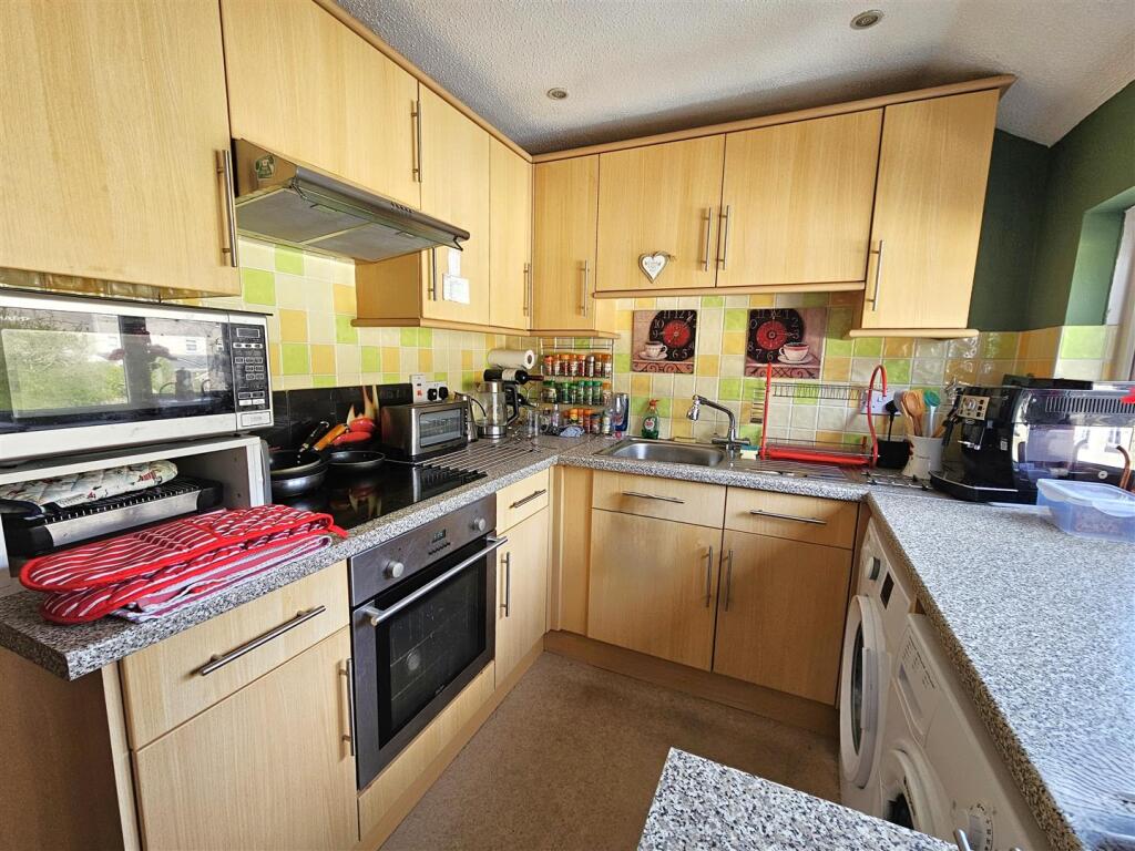 Kitchen 2.jpg